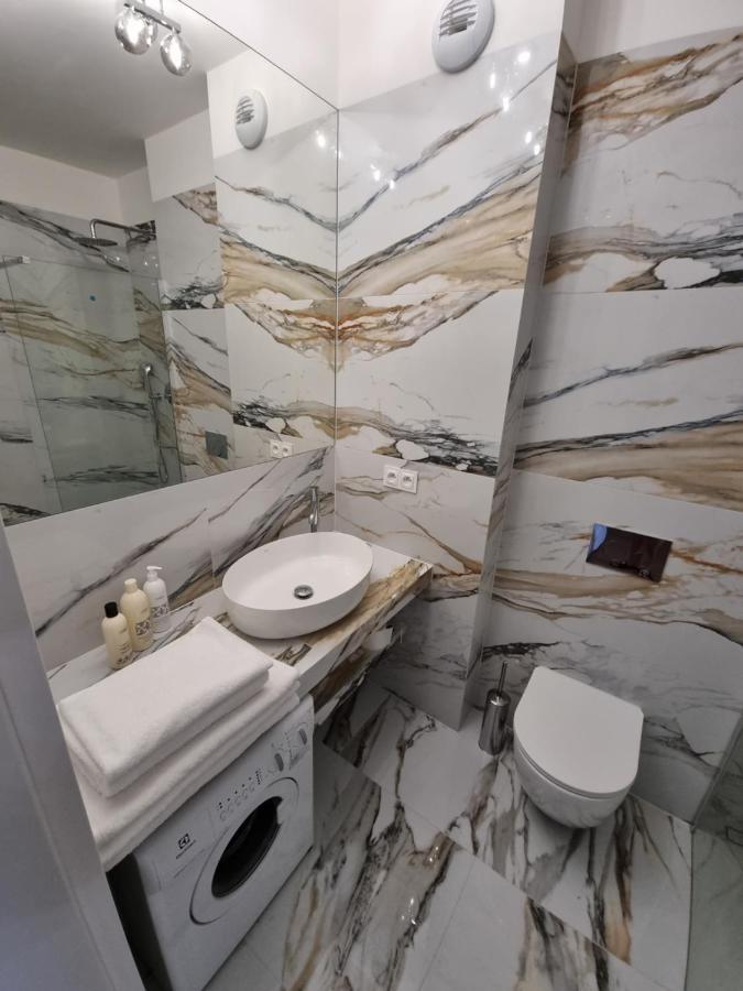 Business & Living No 91 Nad Zalewem W Cedzynie, Hala Garazowa Apartment Cedzyna